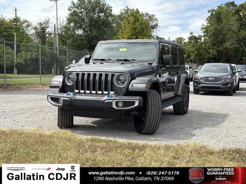 Used 2022 Jeep Wrangler Unlimited Sahara w/ Cold Weather Group AWD/4WD image 1