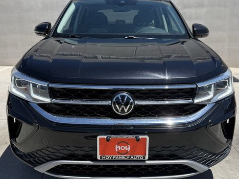 Used 2022 Volkswagen Taos SEL image 2