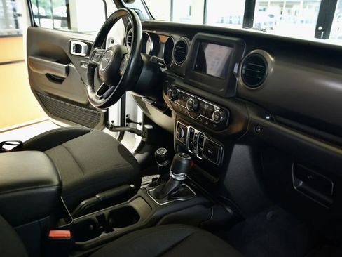 Used 2021 Jeep Gladiator Sport image 23