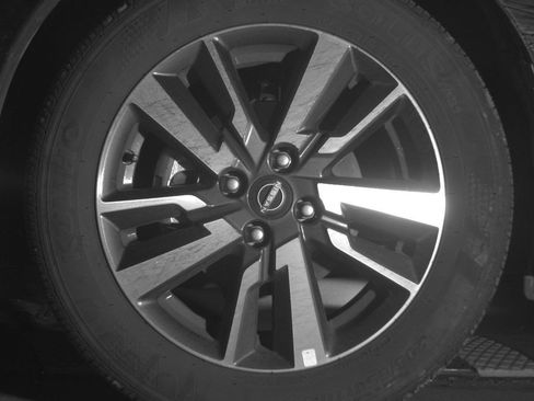 Used 2025 Nissan Versa SV FWD image 15