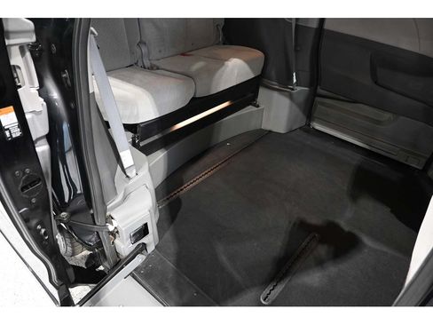 Used 2018 Toyota Sienna LE FWD image 18