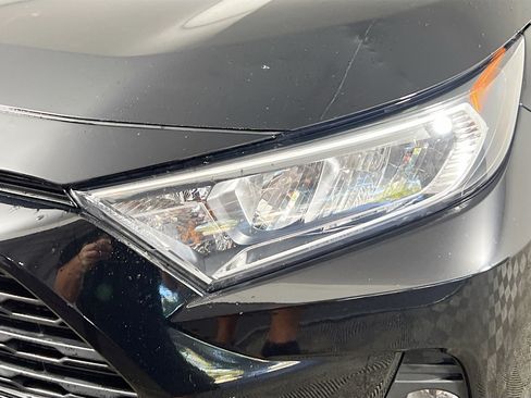 Used 2021 Toyota RAV4 XLE w/ Convenience Package FWD image 12