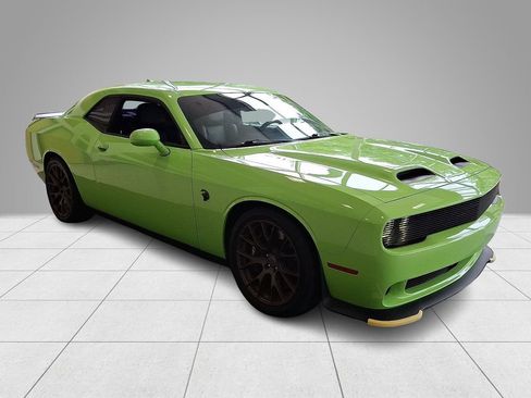 Used 2023 Dodge Challenger SRT Hellcat w/ Driver Convenience Group RWD image 4