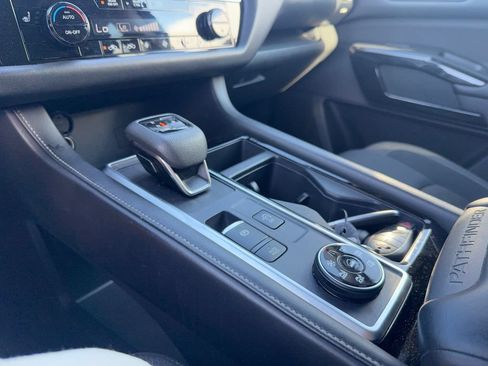 Used 2024 Nissan Pathfinder SV AWD/4WD image 22