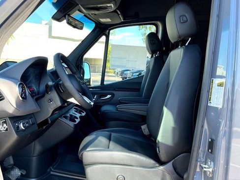 Used 2025 Mercedes-Benz Sprinter 2500 image 20
