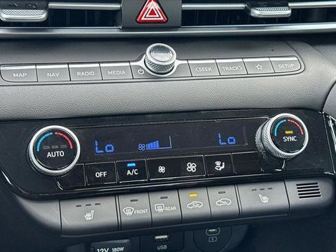 New 2025 Hyundai Elantra SEL image 18