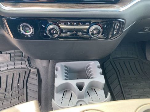 Used 2022 Chevrolet Silverado 1500 LT AWD/4WD image 34