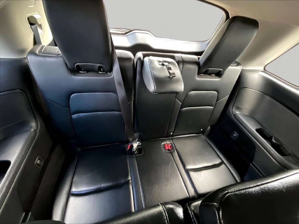 Used 2023 Nissan Pathfinder SL w/ Lighting Package (N92) FWD image 28