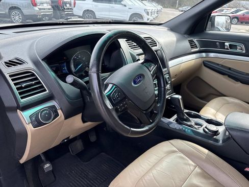 Used 2016 Ford Explorer XLT w/ Equipment Group 202A image 17