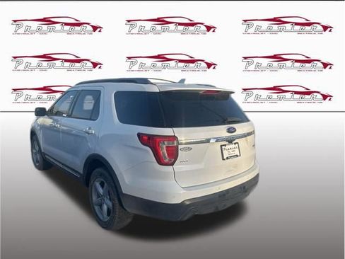 Used 2017 Ford Explorer XLT image 5