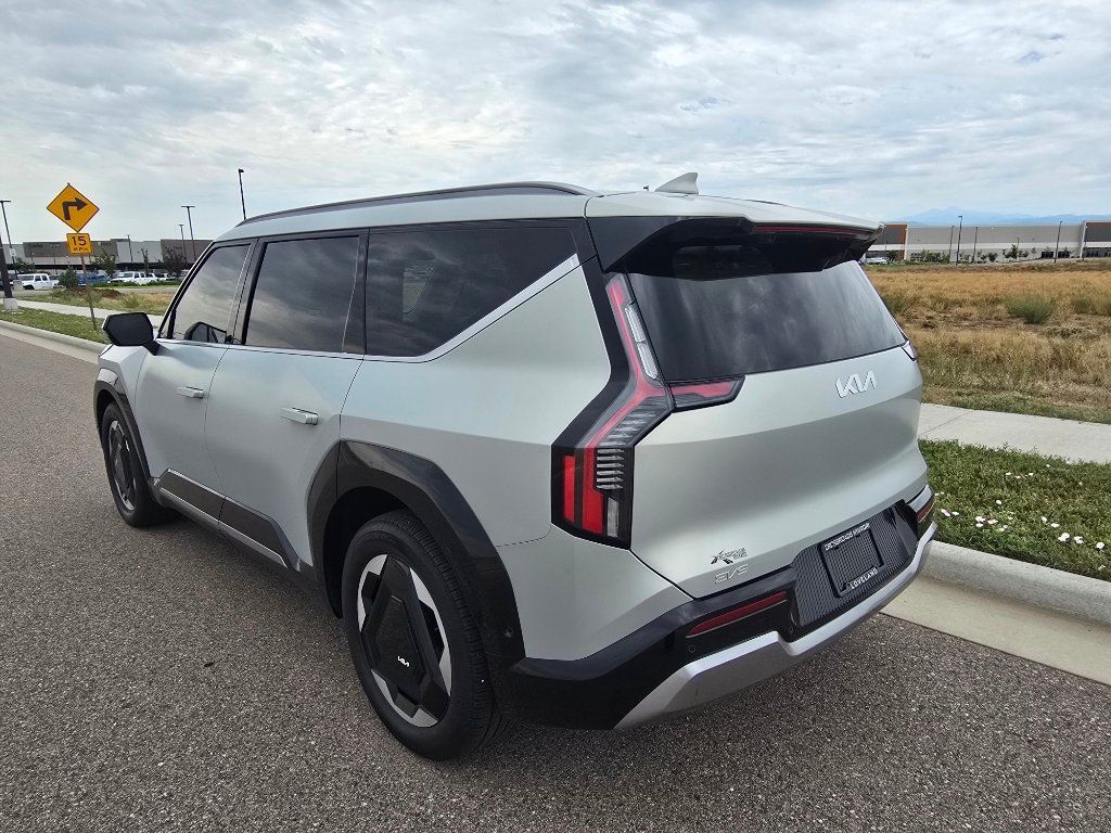 Used 2024 Kia EV9 Land AWD/4WD image 3