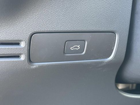 New 2026 Volvo XC40 B5 Core w/ Climate Package image 33