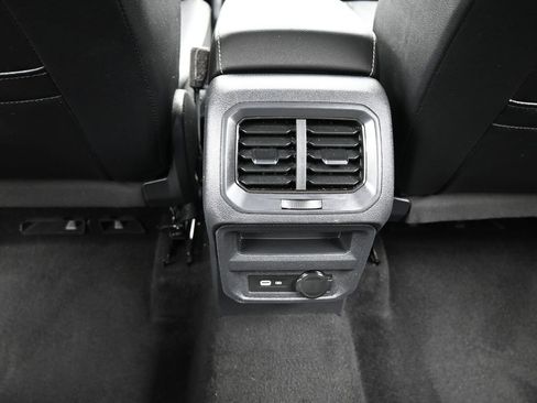 Used 2022 Volkswagen Tiguan SE image 36