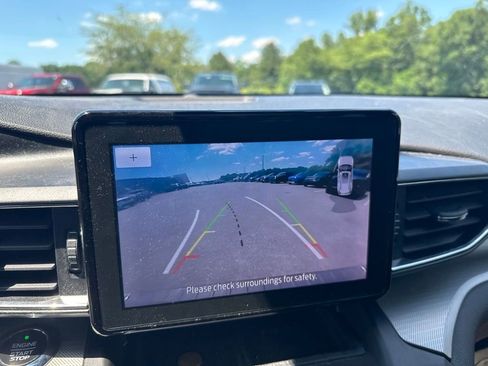 Used 2020 Ford Explorer XLT w/ Equipment Group 202A AWD/4WD image 20