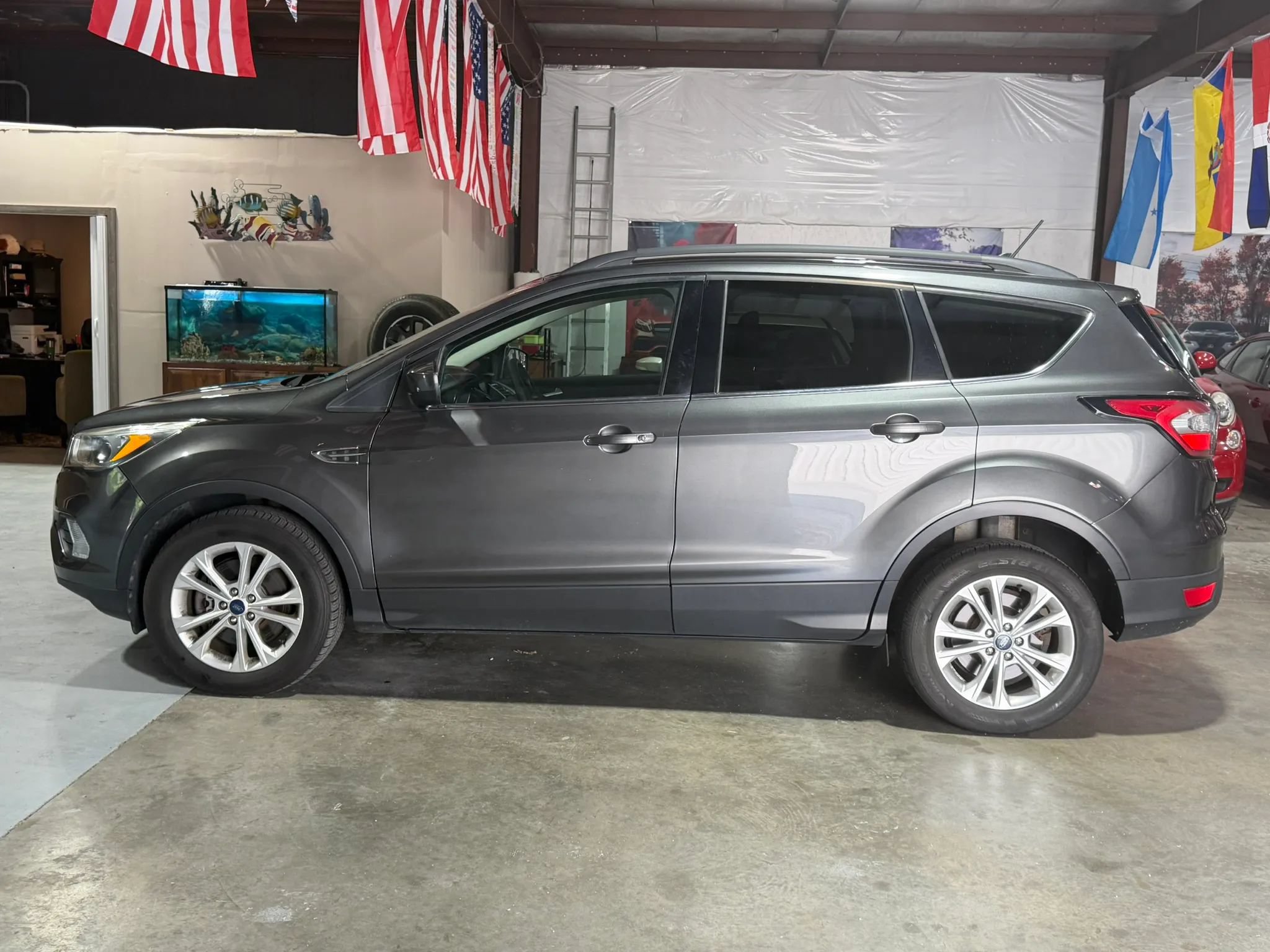 Used 2018 Ford Escape SE w/ SE Sync 3 Package AWD/4WD image 4