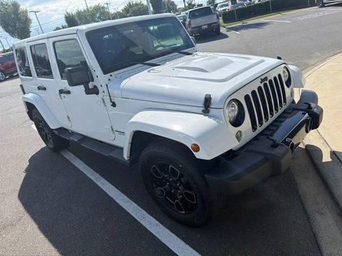 Used 2017 Jeep Wrangler Unlimited Sahara AWD/4WD image 4