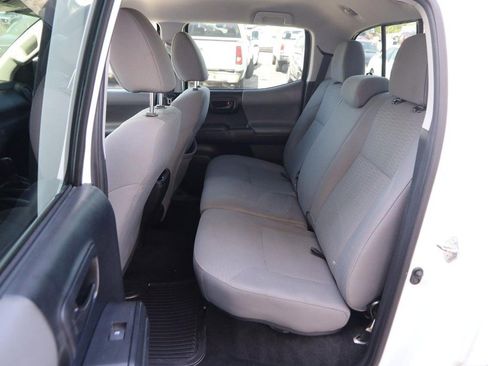 Used 2018 Toyota Tacoma SR AWD/4WD image 9