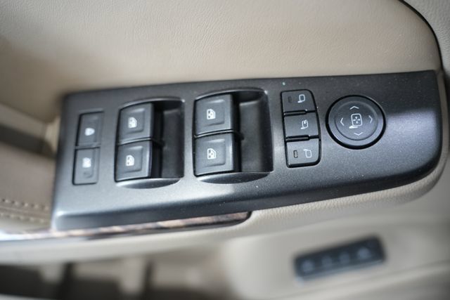 Used 2016 GMC Yukon SLT AWD/4WD image 13