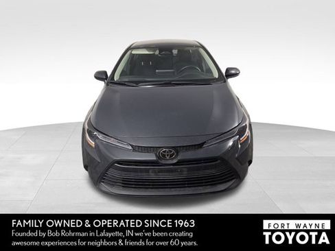 Used 2023 Toyota Corolla LE image 3