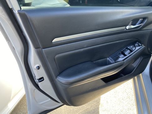 Used 2023 Nissan Altima 2.5 SV FWD image 13