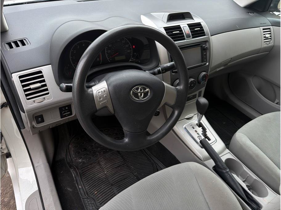 Used 2013 Toyota Corolla LE w/ Protection Pkg FWD image 2