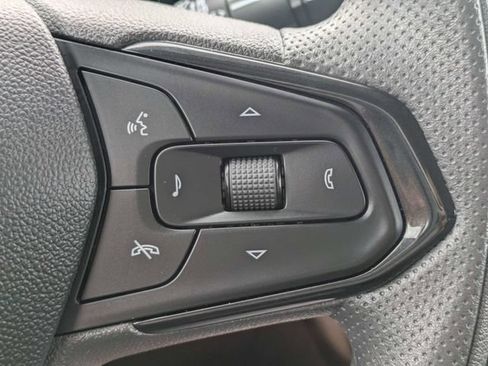 Used 2025 Chevrolet Trax LT FWD image 23