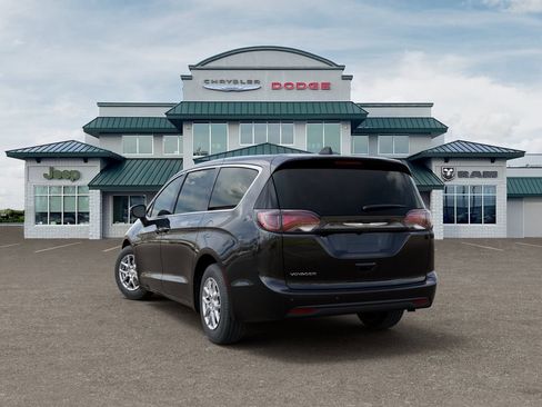 Used 2026 Chrysler Voyager LX FWD image 3