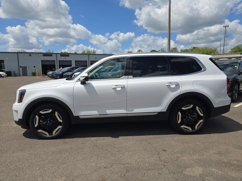 Certified 2025 Kia Telluride S image 5
