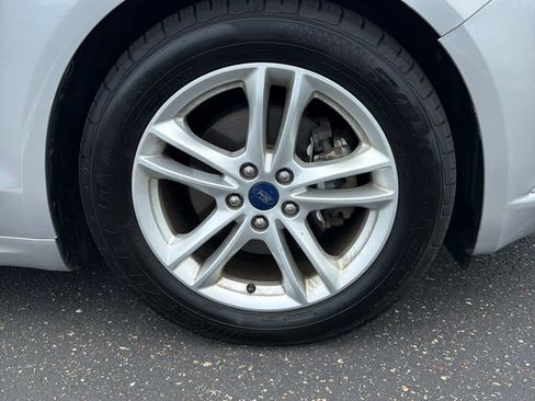 Used 2018 Ford Fusion SE w/ Fusion SE Technology Package FWD image 6