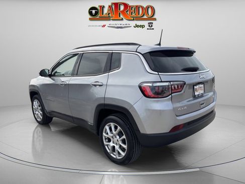 Used 2024 Jeep Compass Latitude image 5