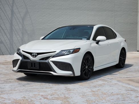 Used 2022 Toyota Camry XSE FWD image 4