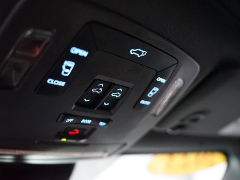 Used 2023 Toyota Sienna XLE FWD image 26