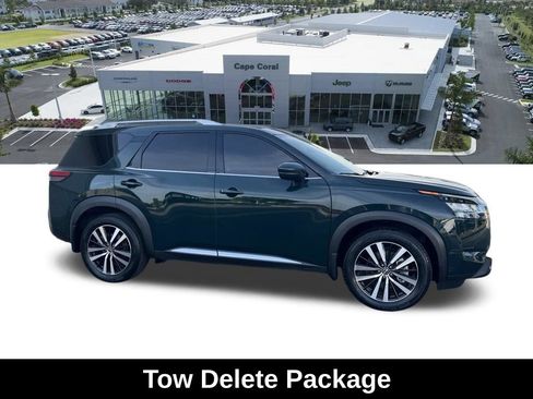Used 2024 Nissan Pathfinder Platinum w/ Cargo Package FWD image 4