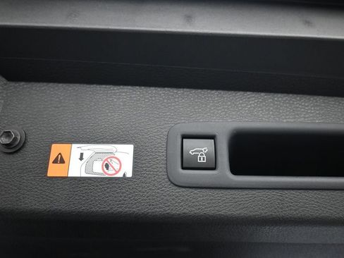 Used 2025 Toyota Sienna XLE Woodland Edition AWD/4WD image 24