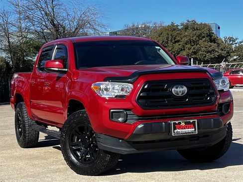 Used 2019 Toyota Tacoma SR image 2
