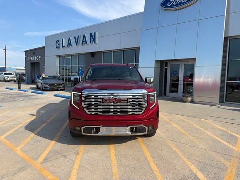 Used 2022 GMC Sierra 1500 Denali w/ Technology Package AWD/4WD image 2