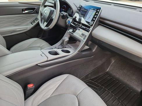 Used 2019 Toyota Avalon Limited image 15