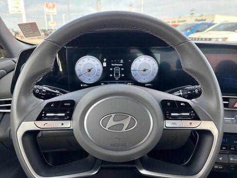 Used 2025 Hyundai Elantra SEL image 13