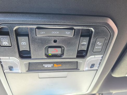 Used 2025 Toyota Tundra Platinum image 28