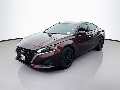 Used 2025 Nissan Altima 2.5 SV w/ SV Special Edition Package FWD image 3