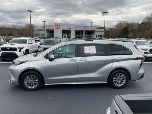 Certified 2024 Toyota Sienna XLE image 2