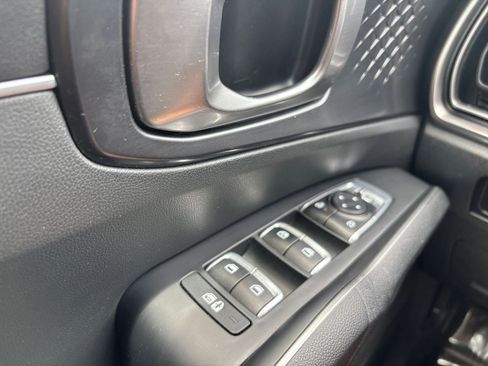 Used 2024 Kia Sorento S FWD image 18