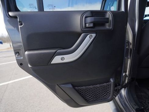 Used 2016 Jeep Wrangler Unlimited Rubicon w/ Connectivity Group image 16