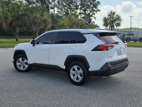 Used 2020 Toyota RAV4 XLE w/ Convenience Package FWD image 4