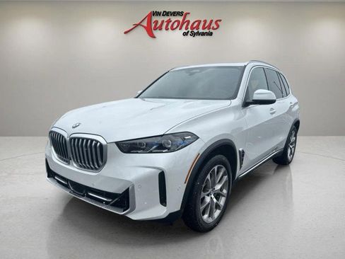 Used 2024 BMW X5 xDrive40i w/ Premium Package image 3