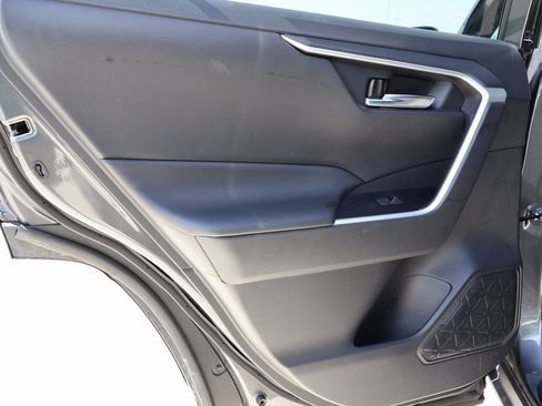 Used 2024 Toyota RAV4 SE image 16