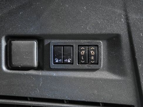 Used 2021 Chevrolet Tahoe LT w/ LT Signature Package image 10