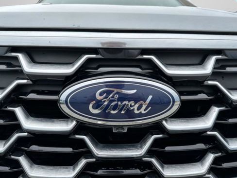 Used 2025 Ford Explorer Platinum RWD image 29