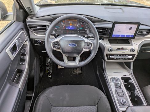 Used 2024 Ford Explorer XLT AWD/4WD image 15