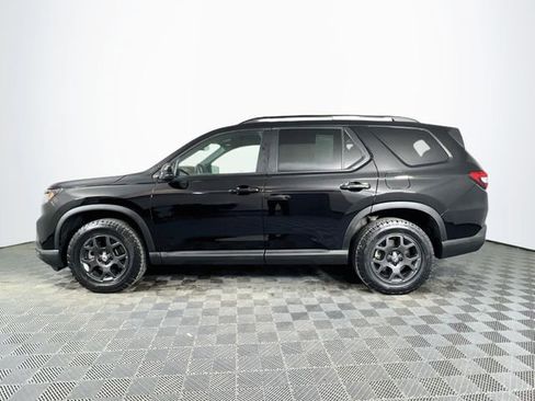 Certified 2023 Honda Pilot TrailSport image 3